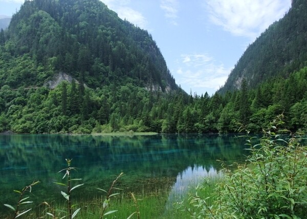 九寨溝的山和水圖片