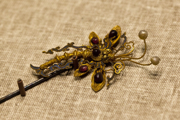 金镶宝石蜻蜓簪图片
