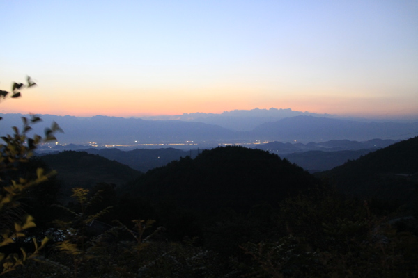 山区夜景图片