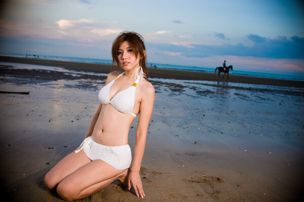 沙灘美女圖片