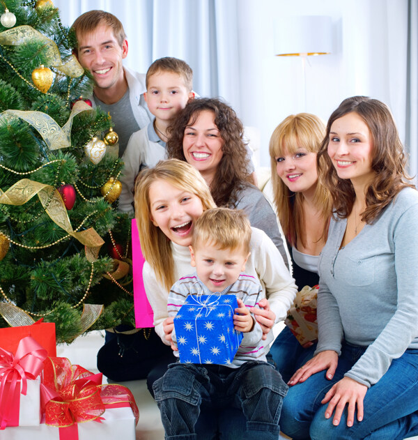 过圣诞节的幸福家庭图片