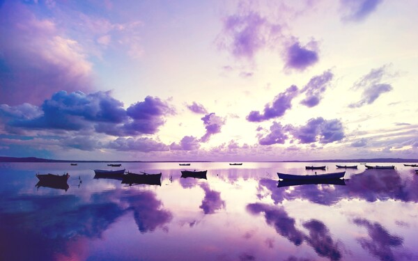 高清云朵背景紫色