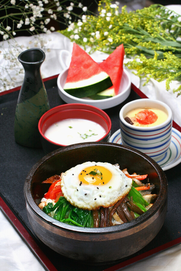 韩式石锅饭定食图片
