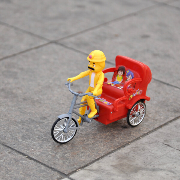 骑三轮车玩具图片