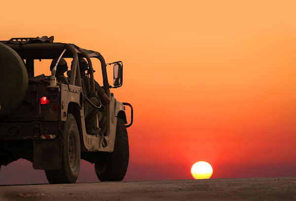 吉普车车辆日落夕阳背景海报素材图片