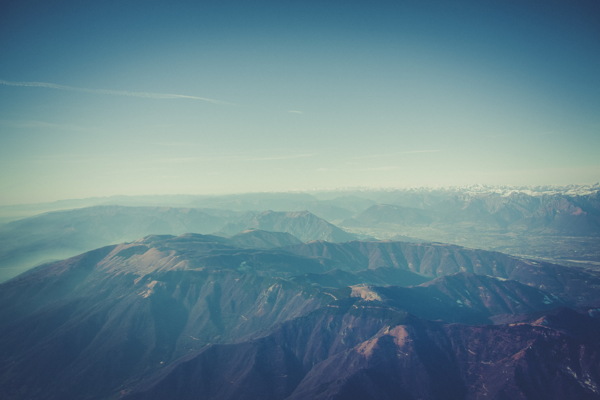 鸟瞰阿尔卑斯山脉高清图片