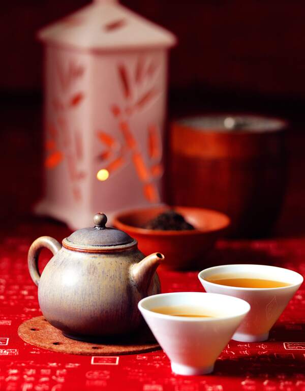 黑瓷壺與白瓷杯圖片