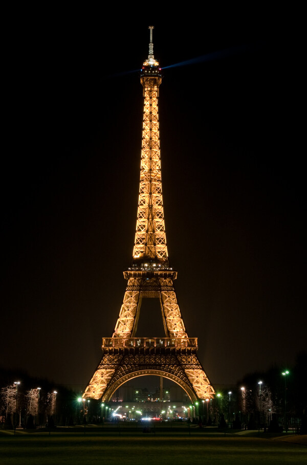 巴黎铁塔夜景图片