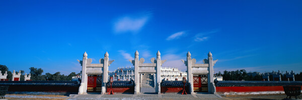 皇家园林北京宫殿牌楼蓝天白云明清建筑