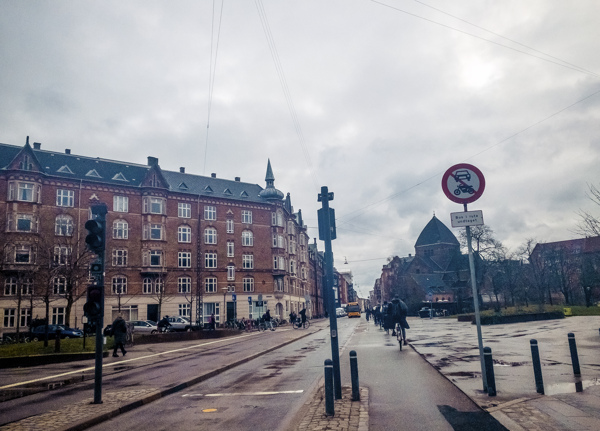 下雨天阴天的丹麦街道