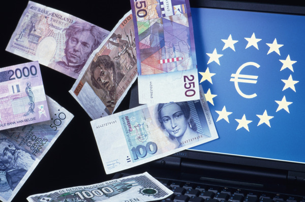 欧盟图标和飞舞的各国货币欣赏