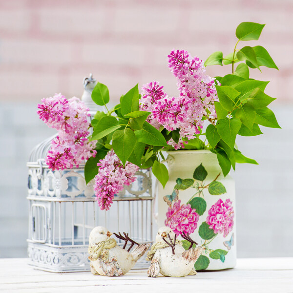 花瓶里的丁香花圖片