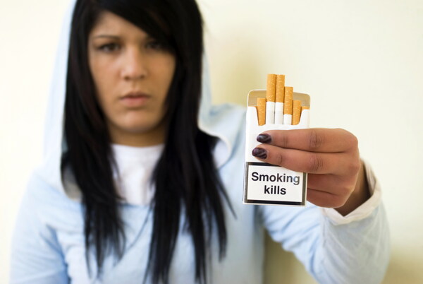 创意戒烟宣传广告图片