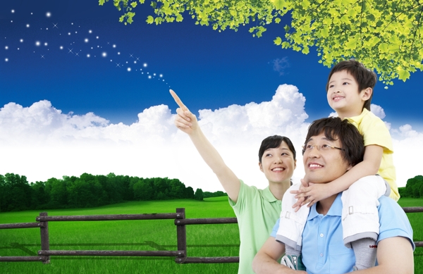 一家三口美滿生活