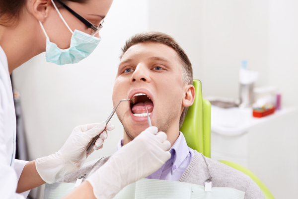 牙科医院与病人图片