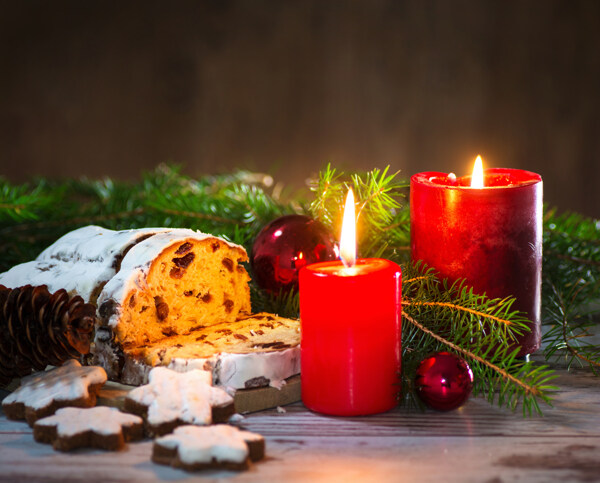 圣诞节蜡烛与面包高清图片