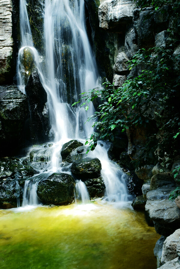 瀑布流水图片