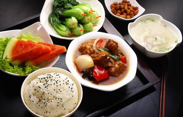 排骨套飯圖片