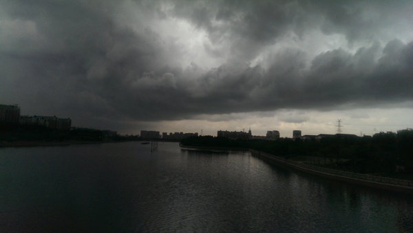 黑云压城图片