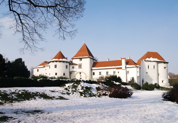 瓦拉日丁白色城堡高清图片
