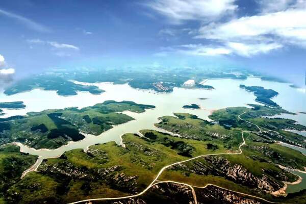 藍(lán)天白云航拍山水風(fēng)景