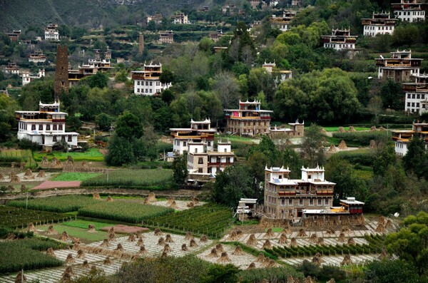 四川丹巴甲居藏寨风景