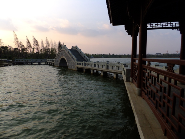 贛州中央生態(tài)公園的拱橋