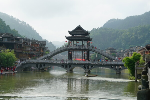 凤凰古城建筑雪桥