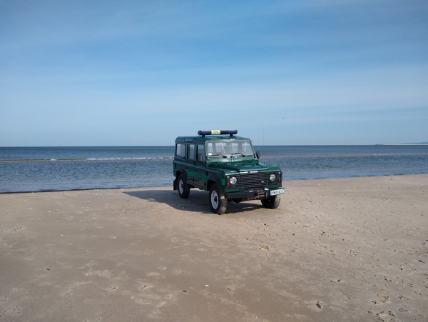 波兰海滩吉普车巡逻