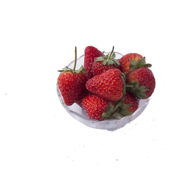玻璃碗装着的草莓免扣图
