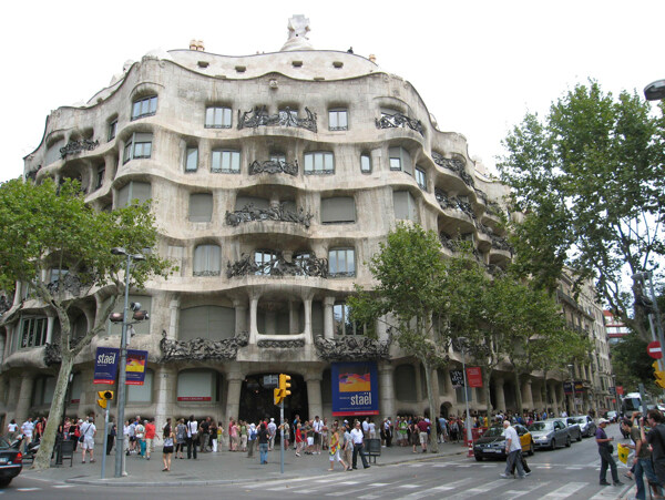 西班牙的超现实主义建筑图片