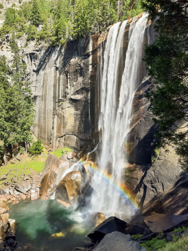 加利福尼亚州大瀑布彩虹