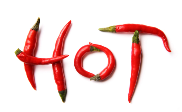 辣椒排列的hot形狀高清圖片