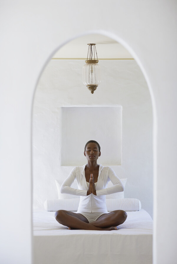 练瑜珈的黑人美女图片