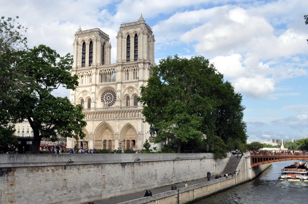 古老巴黎圣母院风景图片