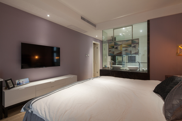 现代时尚卧室浅紫色背景墙室内装修效果图