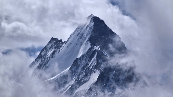 高山云霧風(fēng)景圖片