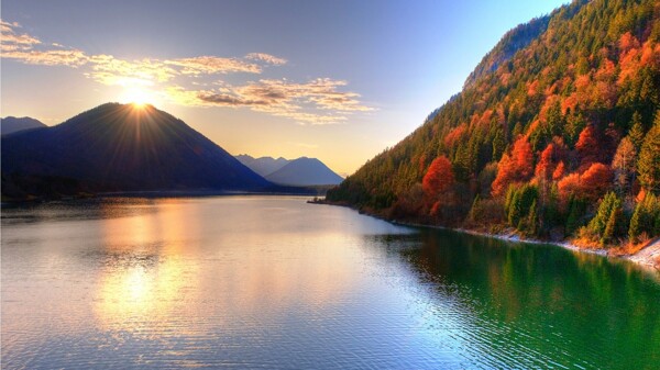 高清湖畔落日图片