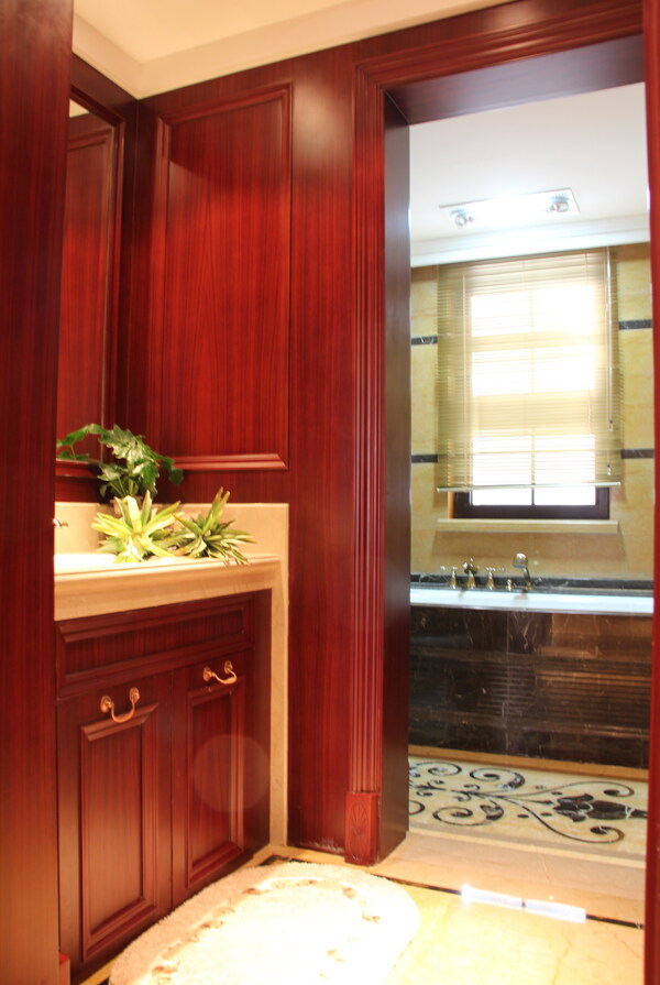 中式时尚浴室深红色背景墙室内装修效果图
