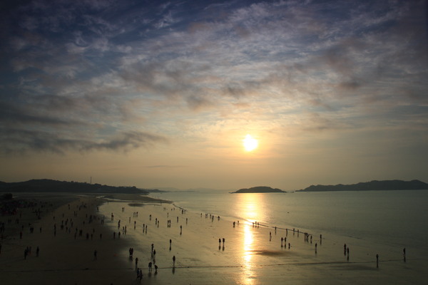 平潭岛坛南湾海边的日出图片