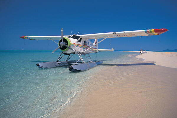 白沙天堂水上飞机近景图片