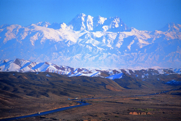 新疆博格达峰图片