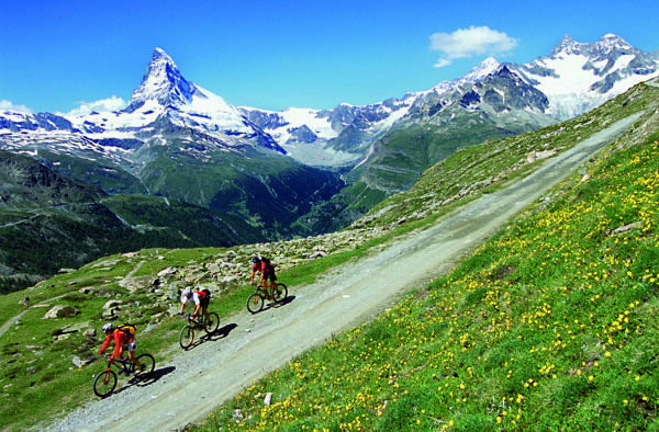 自行车登山运动图片