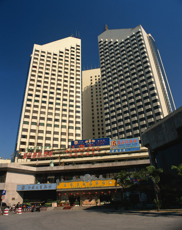 现代城市高楼摄影图片