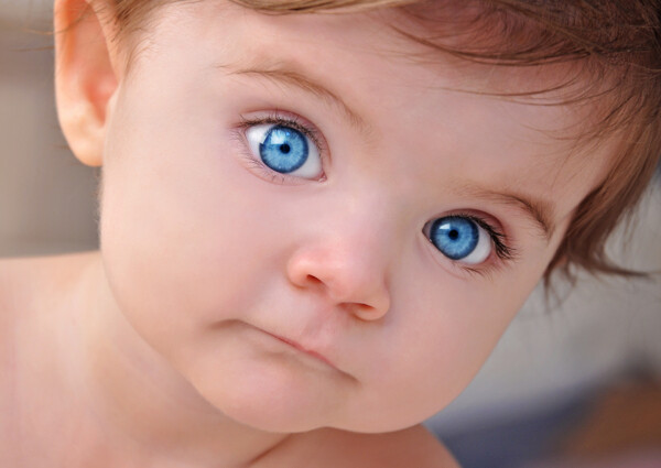 蓝眼睛婴儿图片