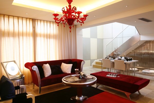 红色风格客厅装潢设计图片