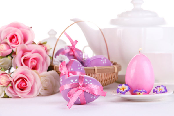 复活节彩蛋与粉色玫瑰