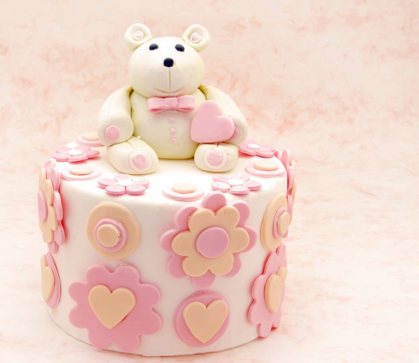 心形花朵小熊生日蛋糕图片