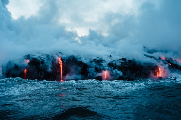 太平洋的小岛火山爆发