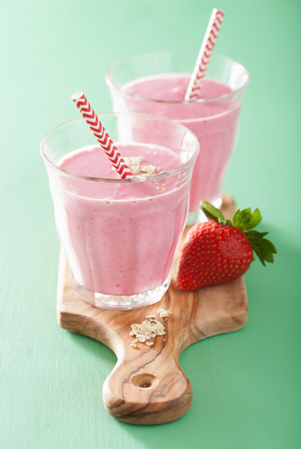 草莓粉色饮料图片